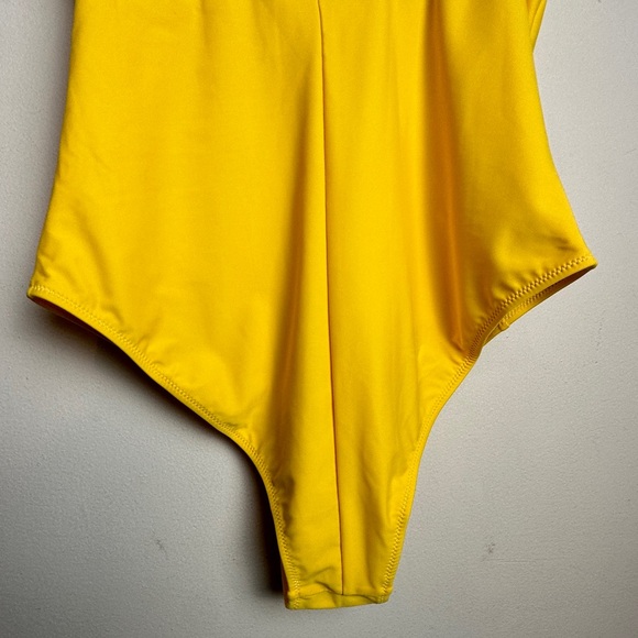 Cupshe Bright Yellow One-Piece Swimsuit NWT Retro Blue Button Cheeky Size XXL - Picture 8 of 16